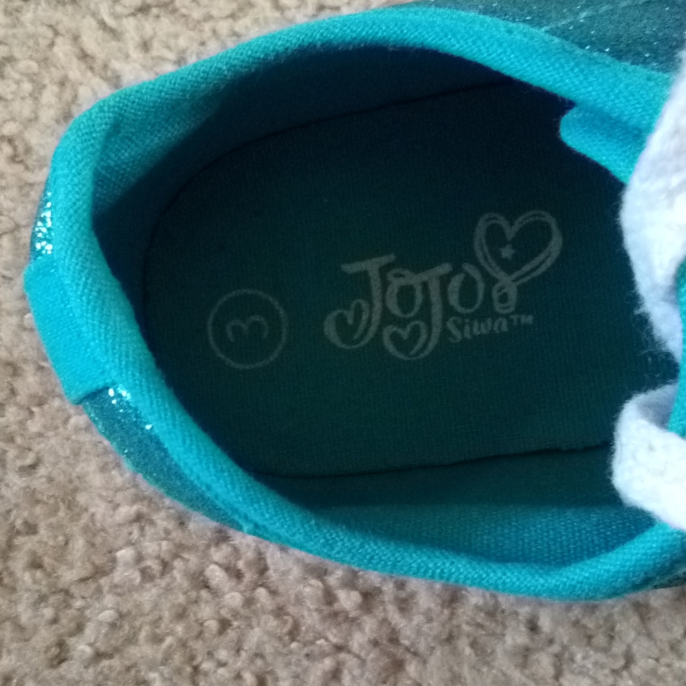 Shoes - Picture 3 of 4